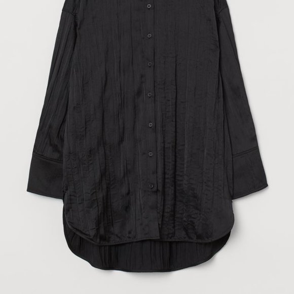 Oversized Black Satin Shirt 🖤 - Picture 4 of 5